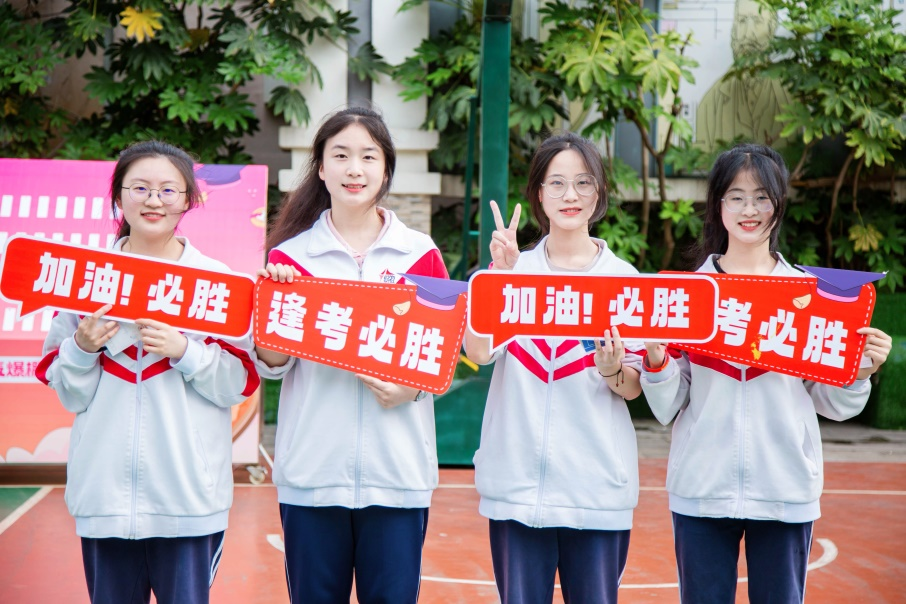 逢考必胜！必胜客携手贵阳十中助力考生自信迎考