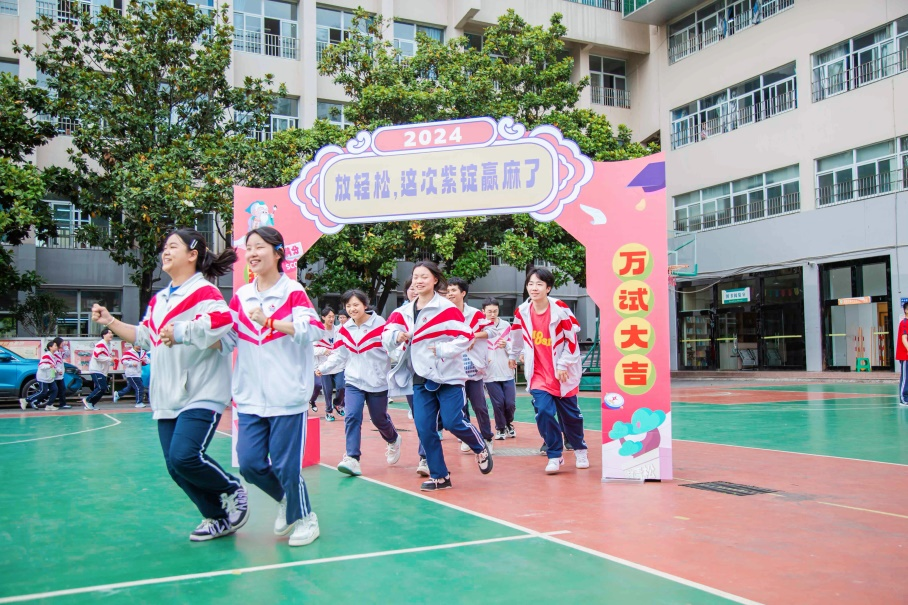 逢考必胜！必胜客携手贵阳十中助力考生自信迎考