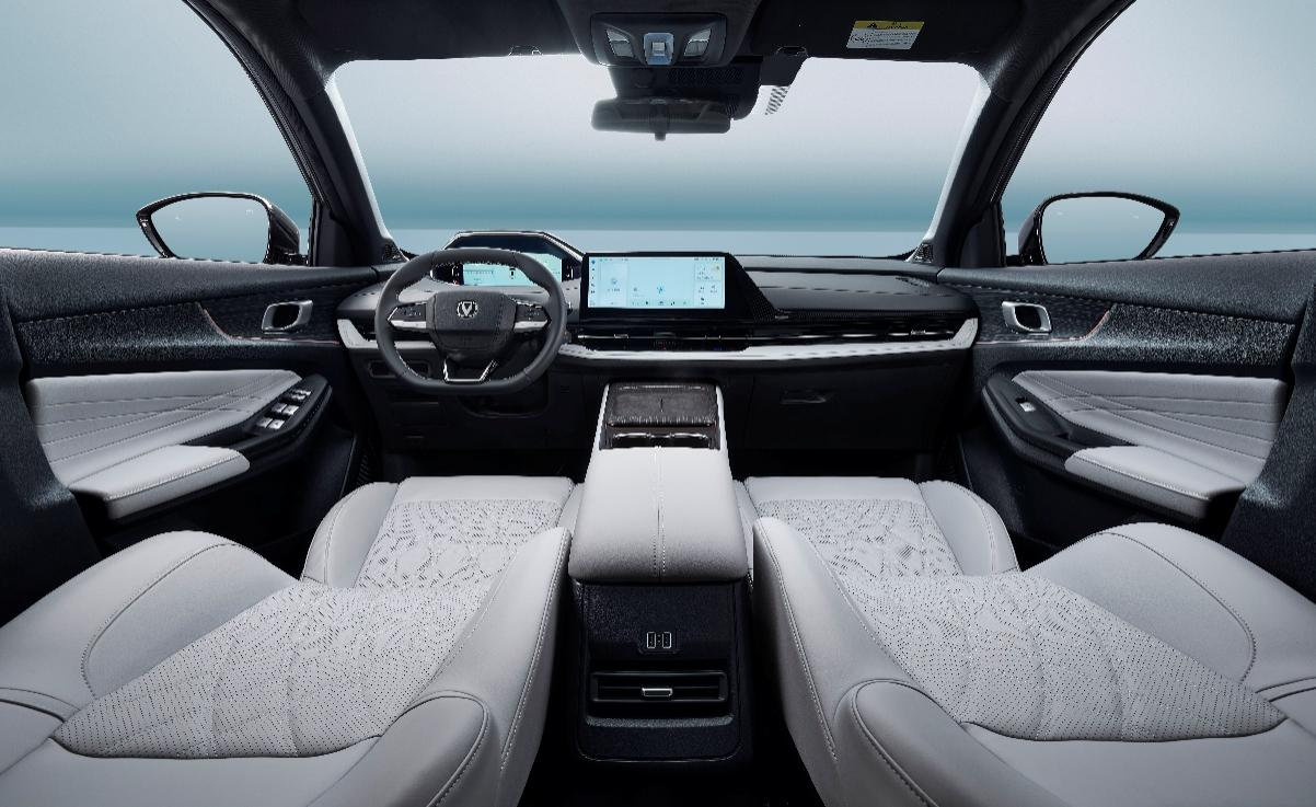 一箱油实测1320km！长安第三代CS55PLUS PHEV补贴后7.99万元起，省钱又省心！
