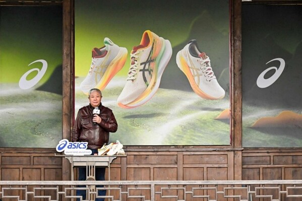 2025成都世遗马拉松精彩落幕 ASICS亚瑟士携手跑者共创城市跑步新篇章