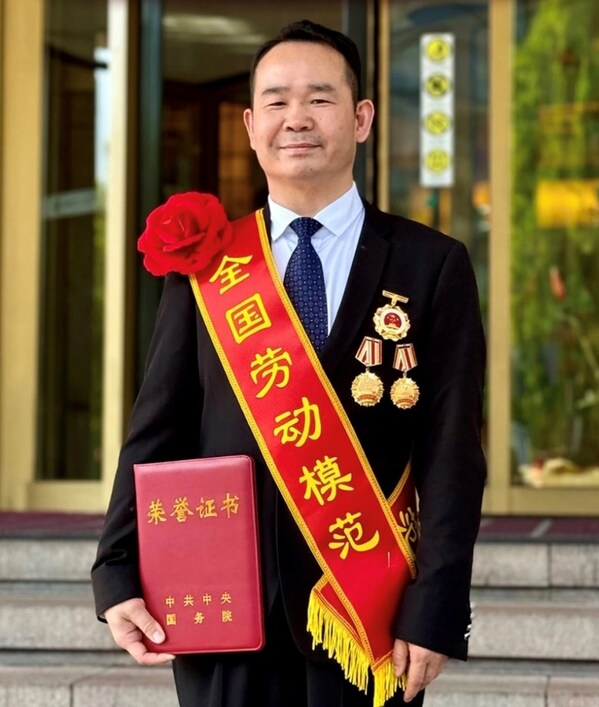 首旅酒店集团双星闪耀，两大名厨荣获劳模称号