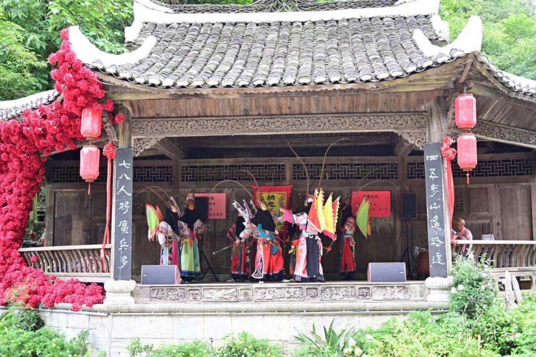 贵州安顺启动2025避暑旅游生活季，21℃清凉引客来
