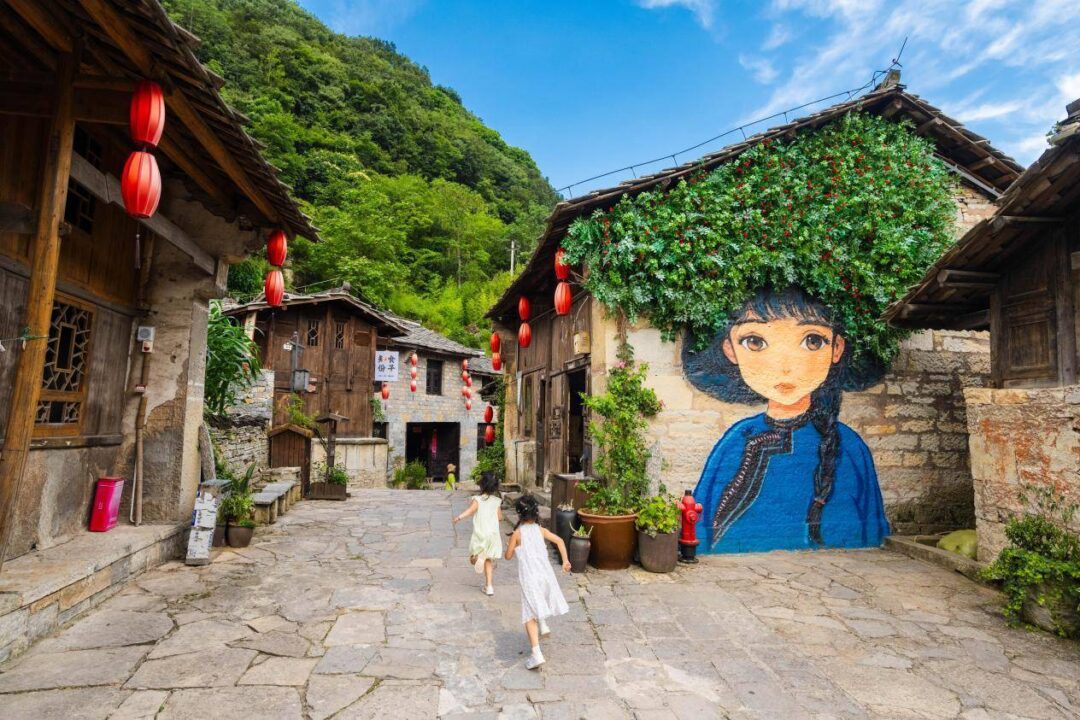 贵州安顺启动2025避暑旅游生活季，21℃清凉引客来