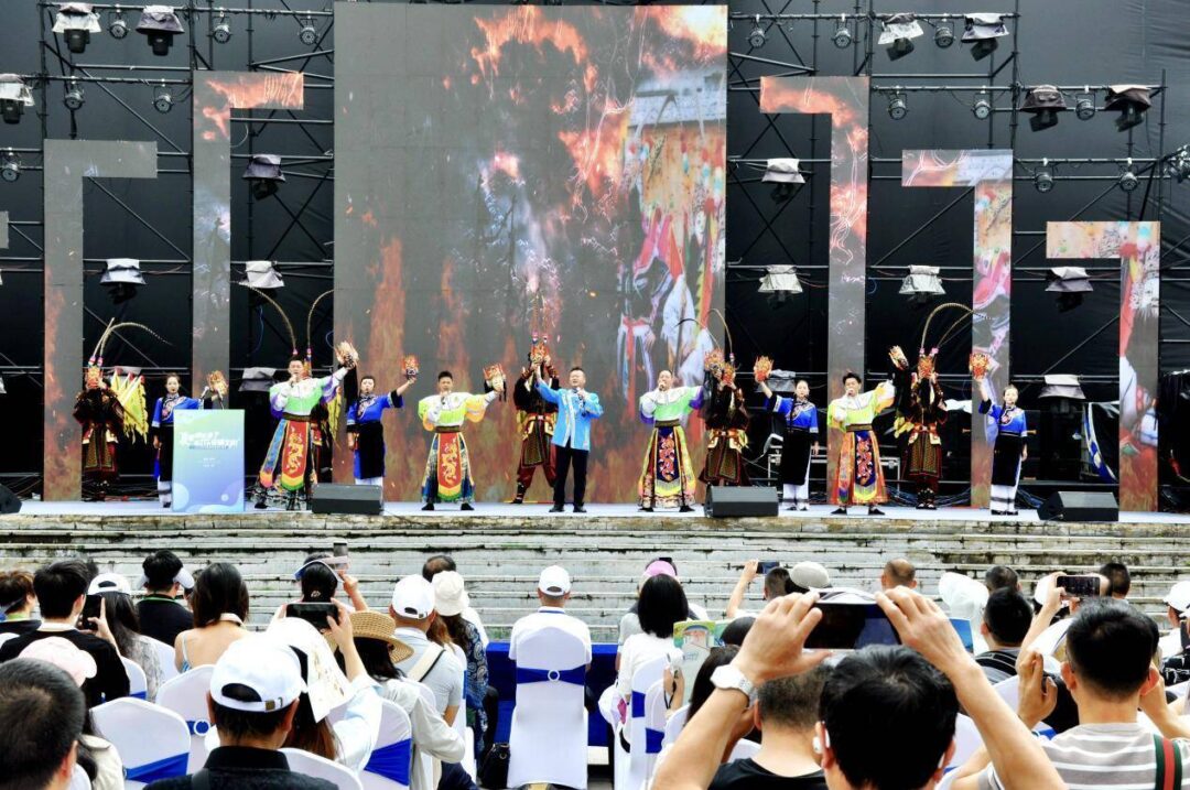 贵州安顺启动2025避暑旅游生活季，21℃清凉引客来