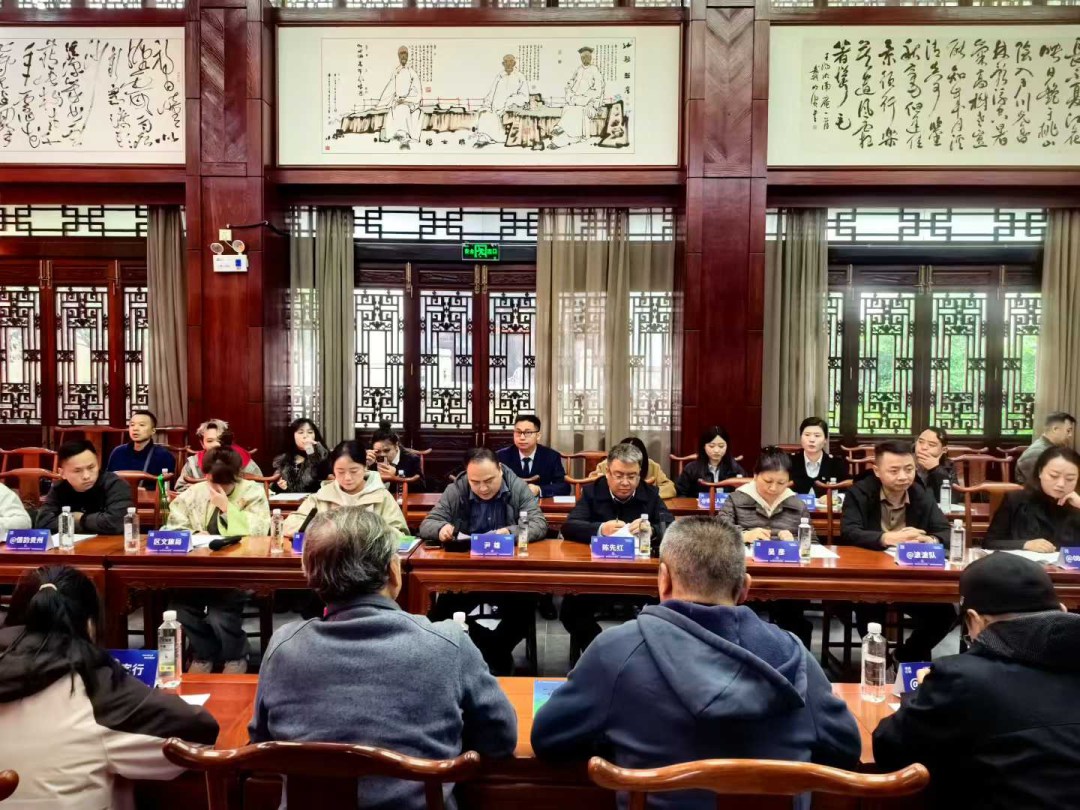 行走文脉心旅 寻美云岩咖香——多彩同心圆网络名人沙龙暨寻美云岩活动举行