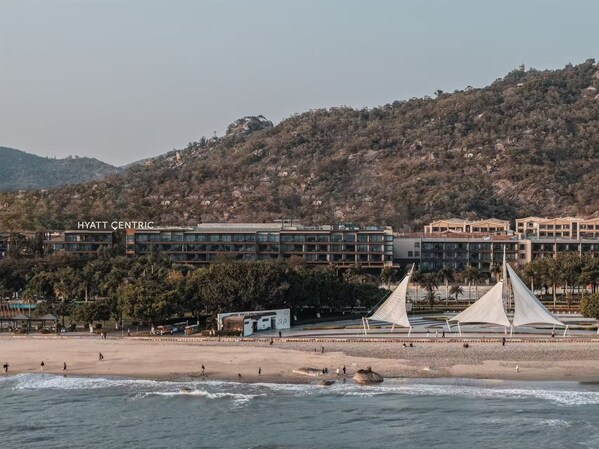 厦门滨海凯悦尚萃酒店：以山海平台秘境与花园多元空间，诠释当代海滨婚礼新摩登风尚