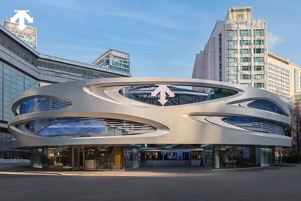 迪桑特「问顶未来」品牌大秀于北京华贸盛大举行 以一座"未来之城"开启专业运动新篇章