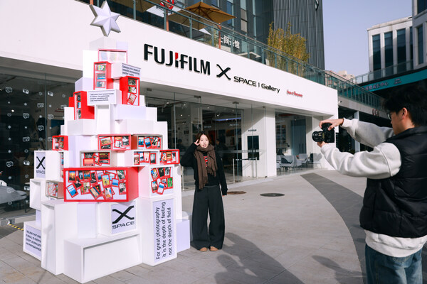 用一张照片告别2025:富士胶片X-SPACE三城点亮"影像之树" 用一张照片告别2025:富士胶片X-SPACE三城点亮"影像之树"