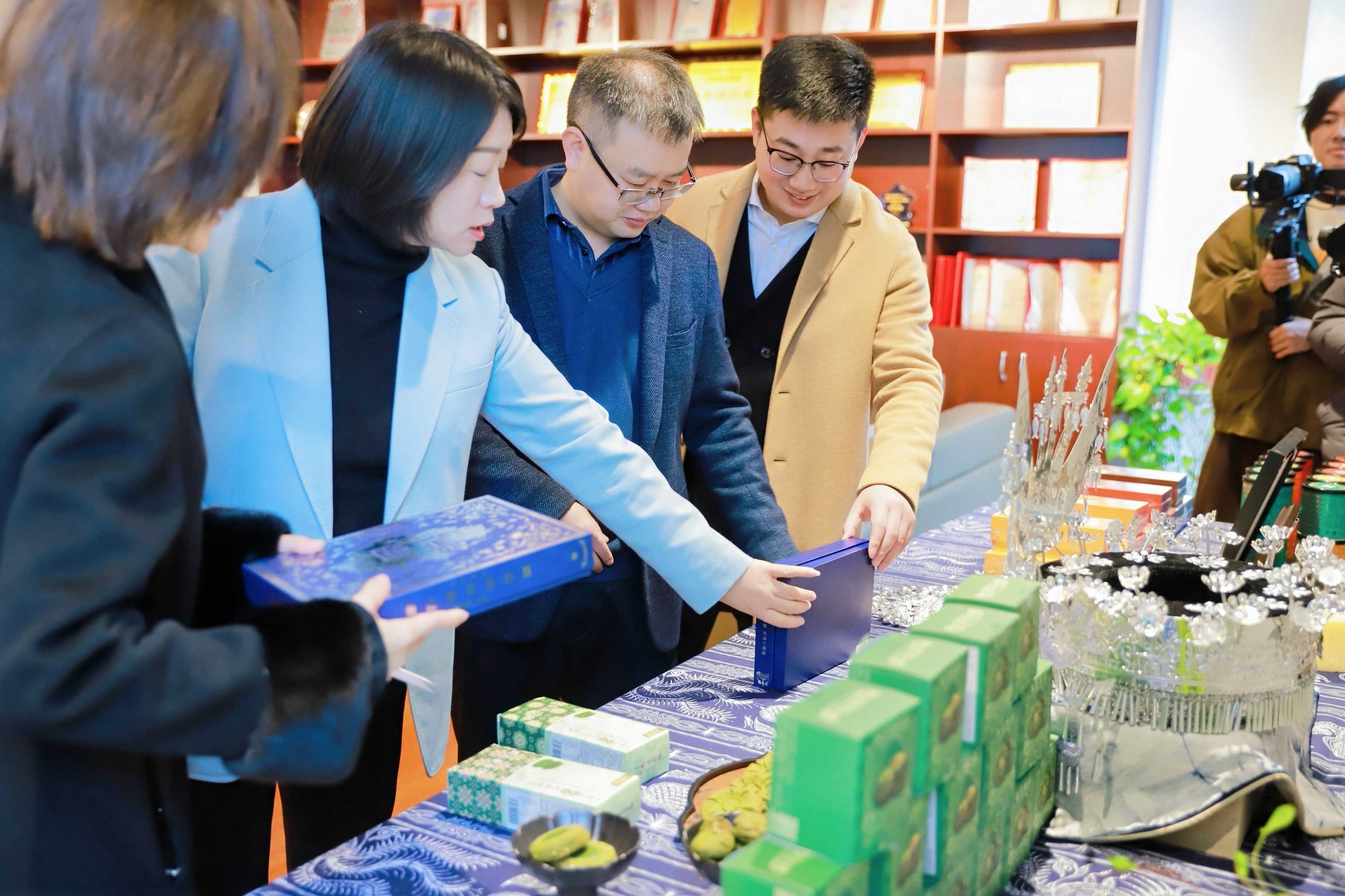 “多彩贵州·味道”新品发布会在贵阳举行 贵州文创伴手礼开启品牌化新征程