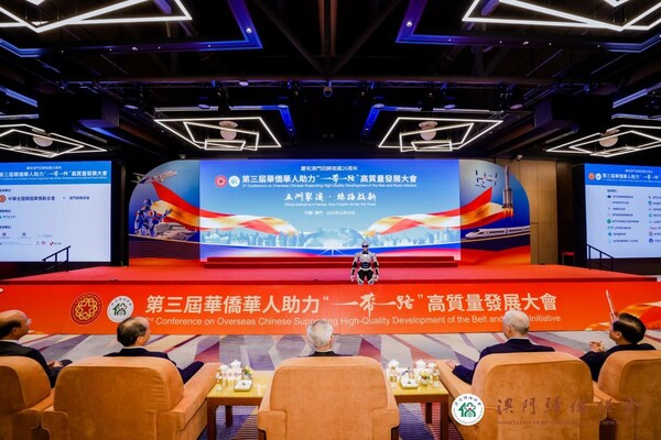 澳门回归26周年!奇瑞墨甲机器人担任全球盛会"AI运营官" 澳门回归26周年!奇瑞墨甲机器人担任全球盛会"AI运营官"