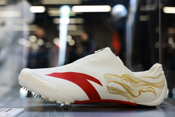 2026中国冬季项目十支国家队比赛装备发布 安踏创新科技助力中国健儿出征米兰 2026中国冬季项目十支国家队比赛装备发布 安踏创新科技助力中国健儿出征米兰