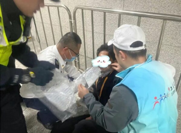 暖心！进博会现场紧急救助，德达志愿团队获青浦表彰