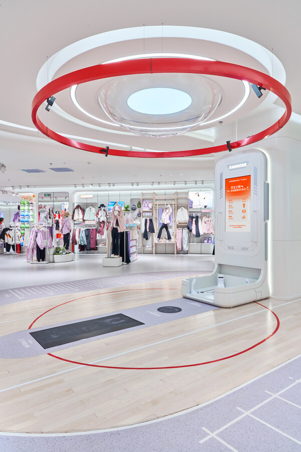 安踏儿童灵龙店焕新升级，首个灵龙运动实验室启动
