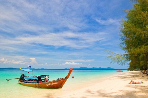 泰国国家旅游局:泰国南部大多数旅游目的地运行正常,受灾地区持续恢复中 泰国国家旅游局:泰国南部大多数旅游目的地运行正常,受灾地区持续恢复中