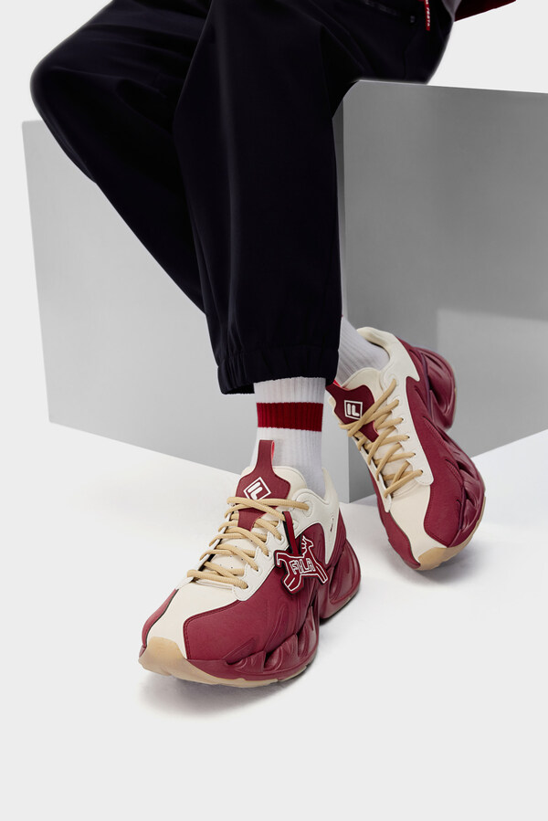 FILA 发布“马上起飞”新春系列,共启新年跃升之旅 FILA 发布“马上起飞”新春系列,共启新年跃升之旅