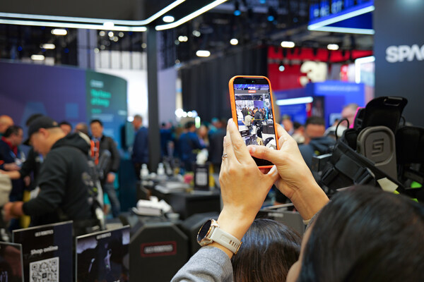 CES2026创新奖得主：傲鲨 VIATRIX海外首次亮相，引领外骨骼机器人走向日常