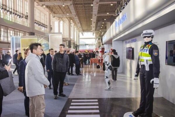 墨甲机器人家族亮相2026奇瑞Ai之夜，演绎多种场景应用