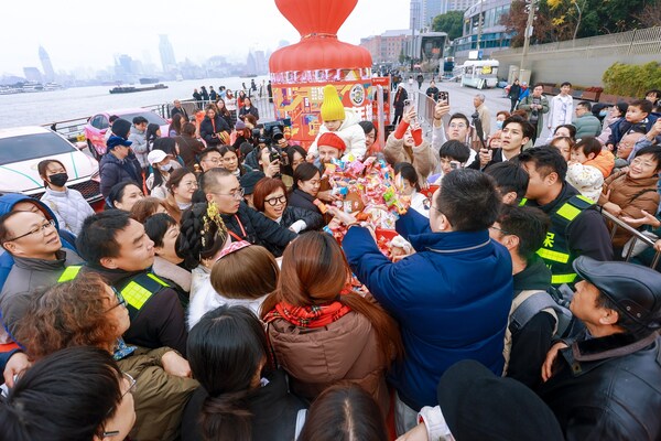 徐福记新年糖花车"巡沪"，解锁海派新春的N种打开方式