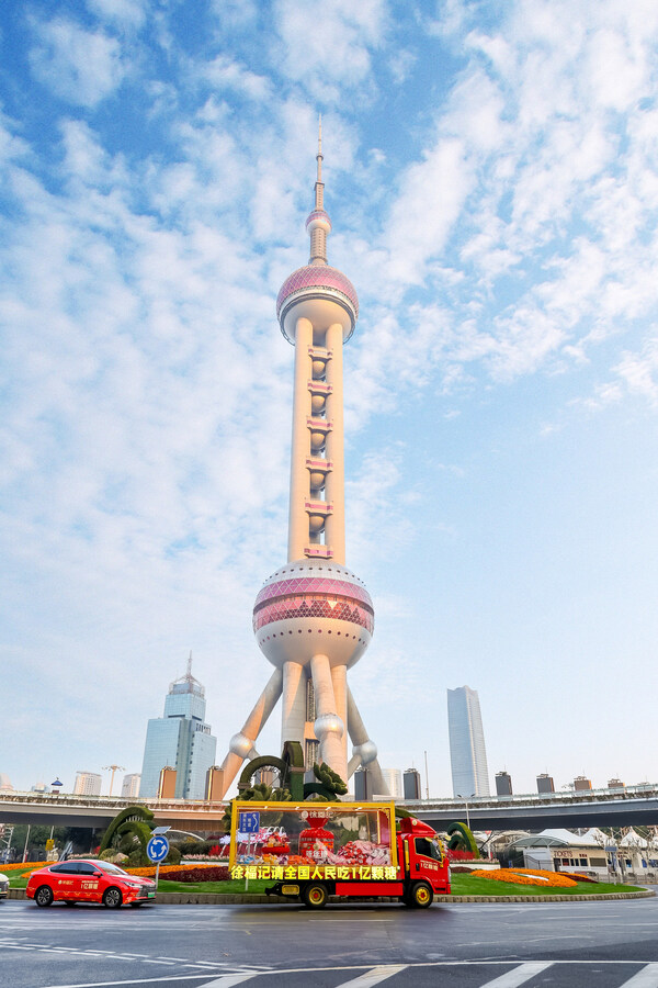 徐福记新年糖花车"巡沪"，解锁海派新春的N种打开方式