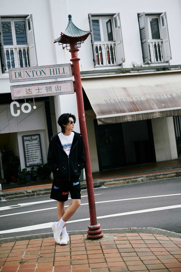 王鹤棣D.Desirable品牌快闪店国际首站落地新加坡 携手本地艺术家共创"新"式美学 王鹤棣D.Desirable品牌快闪店国际首站落地新加坡 携手本地艺术家共创"新"式美学