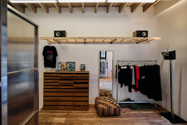 United Wheels Shanghai 开启上海旗舰店，构筑独特社群线下空间