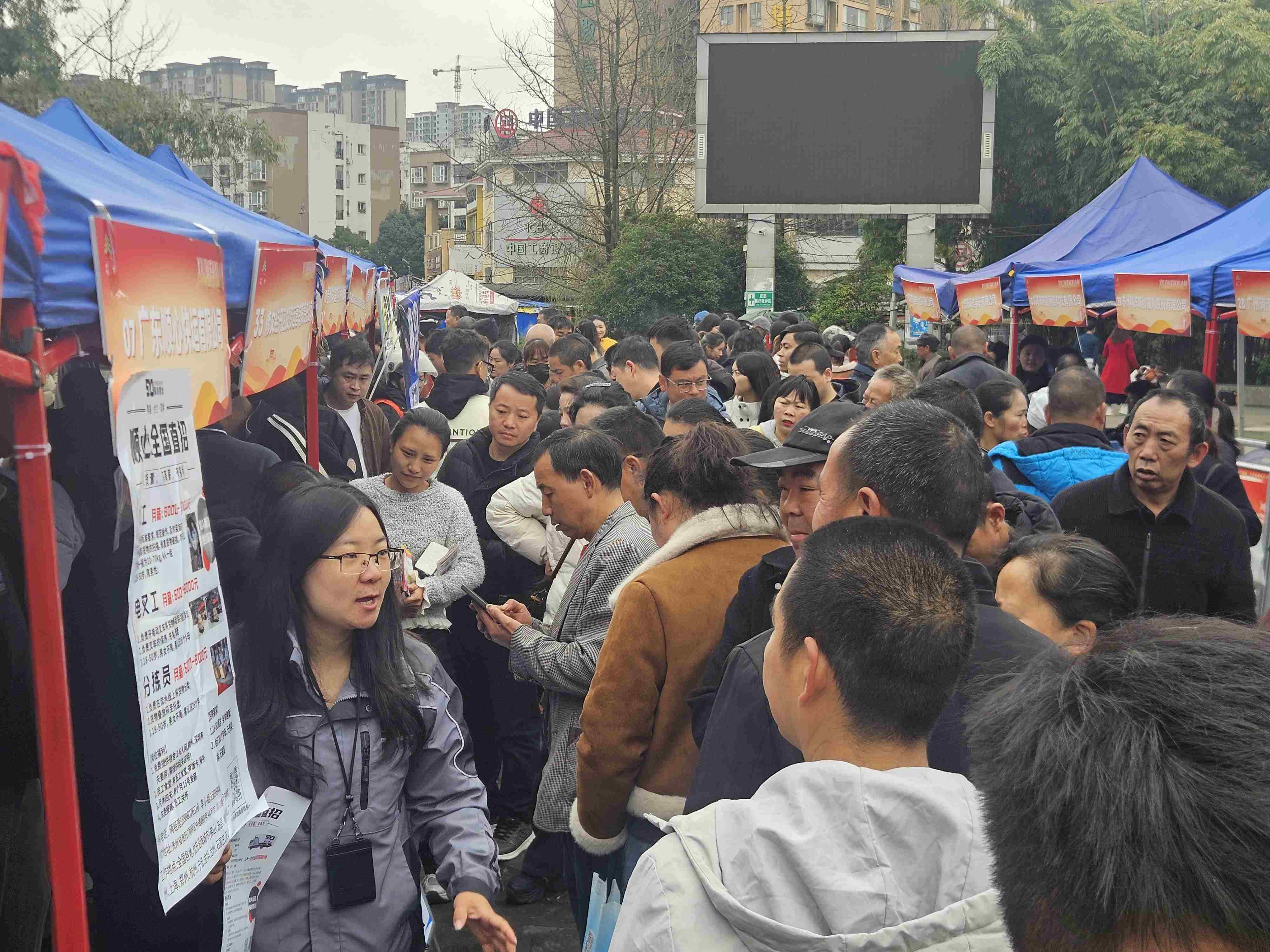 春风送岗促就业 精准服务暖民心— —2026年修文县春风行动专场招聘会举行 春风送岗促就业 精准服务暖民心— —2026年修文县春风行动专场招聘会举行