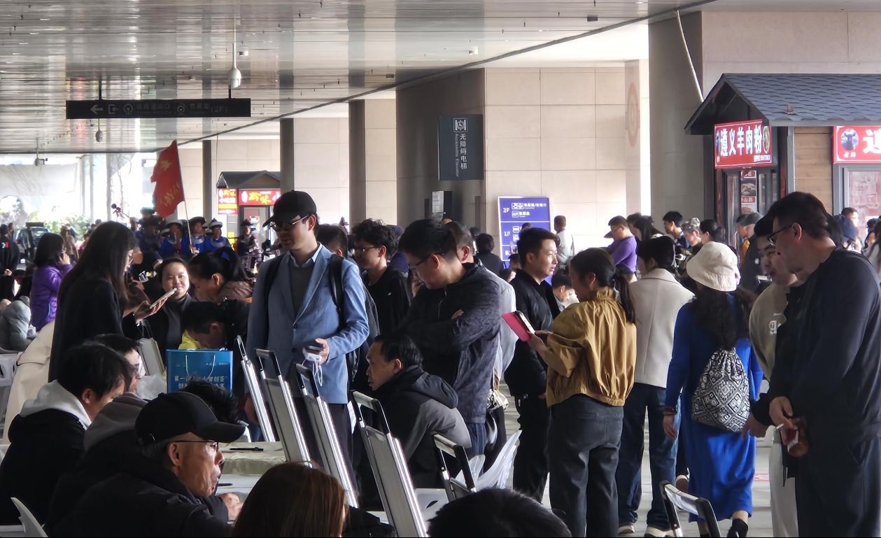 贵安新区湖潮乡2026年春风行动暨就业援助季专场招聘会成功举办