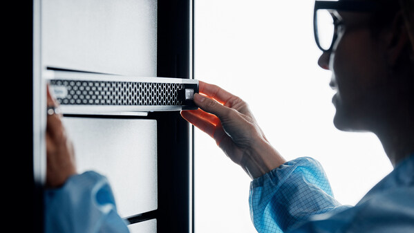 IBM推出AI智能体驱动的FlashSystem全闪存产品组合，开启"自主存储"新时代