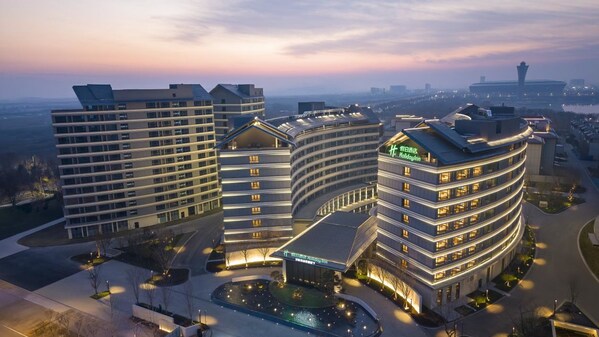 双星同耀，雅韵咸阳｜咸阳华邑酒店 & 咸阳双照湖假日酒店同步启幕