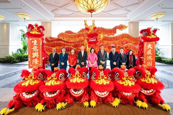 永利金龙醒狮喜迎春 骏马奔腾二十载辉煌 永利金龙醒狮喜迎春 骏马奔腾二十载辉煌