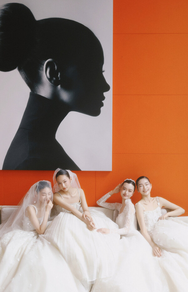 重庆尼依格罗酒店举行「时光圆舞曲」主题婚礼秀 重庆尼依格罗酒店举行「时光圆舞曲」主题婚礼秀