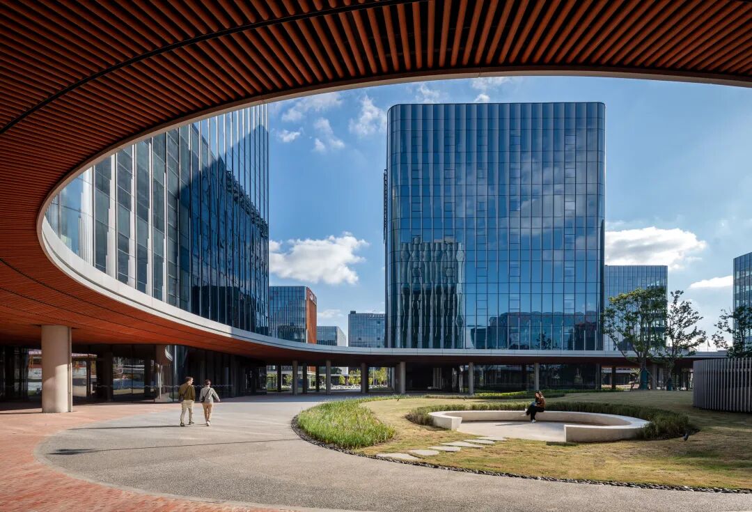 不止于“养龙虾”，临港全程陪伴OPC成长！政策五连问，来划重点啦