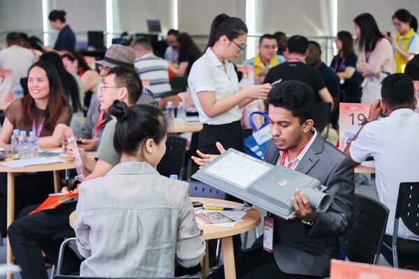 直通全球客源，第34届古镇灯博会特邀100+海外大买家，开启春季采购盛会