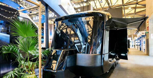 国内首秀!星空梦屋亮相AWE,以首创技术引领全球旅居变革 国内首秀!星空梦屋亮相AWE,以首创技术引领全球旅居变革