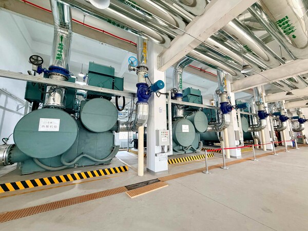 江森自控助力打造甘肃省首个污水源供热标杆项目 先进热泵技术赋能清洁供暖新生态 江森自控助力打造甘肃省首个污水源供热标杆项目 先进热泵技术赋能清洁供暖新生态