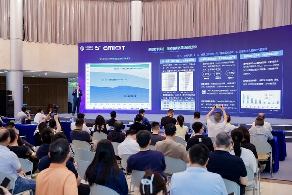 超24万人次 聚灯都，绘新篇：第34届古镇灯博会圆满收官