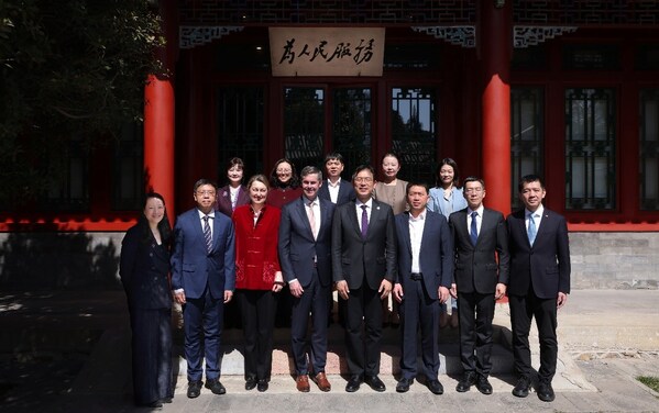 礼来CEO戴文睿到访清华 会见校长李路明 礼来CEO戴文睿到访清华 会见校长李路明