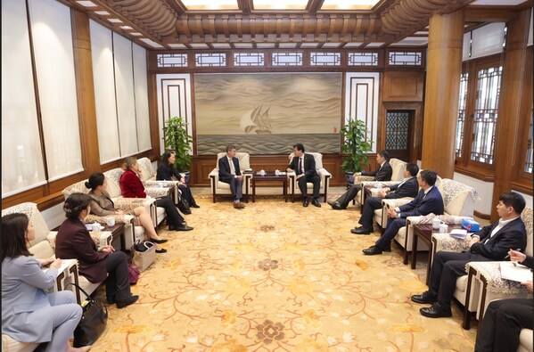 礼来CEO戴文睿到访清华 会见校长李路明 礼来CEO戴文睿到访清华 会见校长李路明