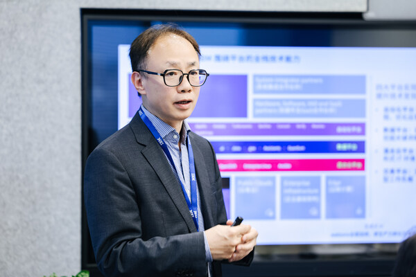 媒体观察:"AI狂飙突进"的时代,IBM选择静水深流 媒体观察:"AI狂飙突进"的时代,IBM选择静水深流