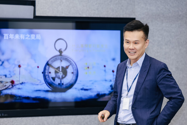 媒体观察:"AI狂飙突进"的时代,IBM选择静水深流 媒体观察:"AI狂飙突进"的时代,IBM选择静水深流