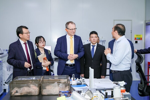 TÜV莱茵与龙岗区商务局、深信大签订战略协议 共建低空技术检测认证研训基地 TÜV莱茵与龙岗区商务局、深信大签订战略协议 共建低空技术检测认证研训基地