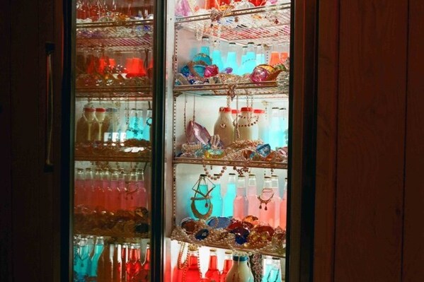 Airbnb爱彼迎邀你直达"匠妹"Sabrina Carpenter的能量补给站，引爆音乐狂欢