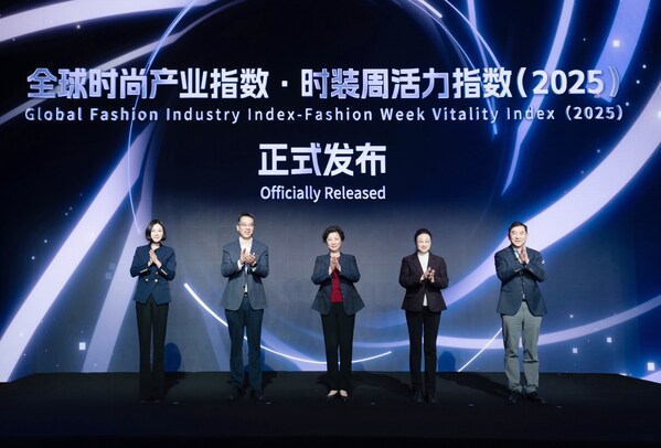 新华丝路:最新时装周活力指数报告显示上海时装周位列全球第四 新华丝路:最新时装周活力指数报告显示上海时装周位列全球第四