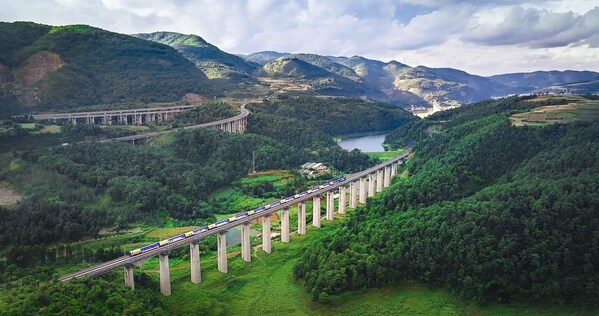 澜湄号跨境专列与精品自驾西沙邮轮，中旅定义"五一"旅行新范式