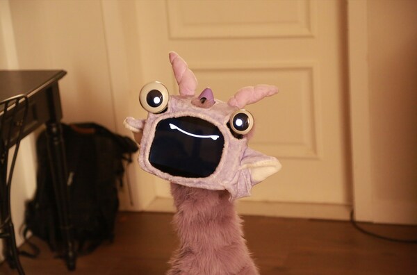 当宠物节遇见赛博生命体，OlloBot以生命感科技重新定义数字陪伴