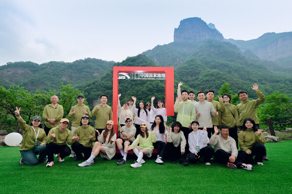 安踏携手中国国家地理举办徒步活动 倡导大众轻松走向户外