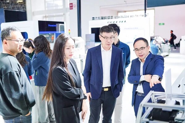 舱联破界、AI懂你、雷达全感：移远通信"硬核三件套"引爆北京车展