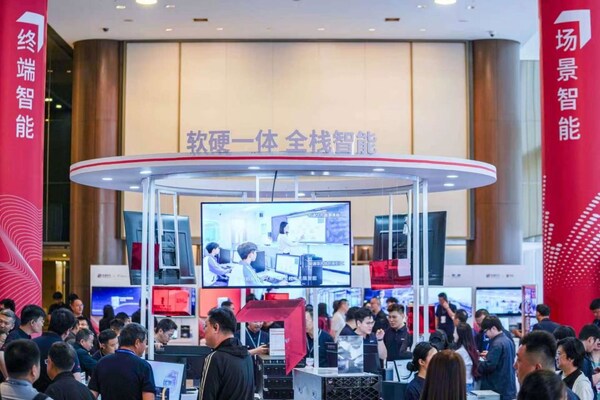 三十而力，智汇万象----软通华方品牌焕新暨春季新品发布会在京盛大举行