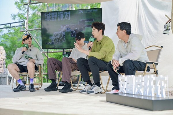 安踏携手中国国家地理举办徒步活动 倡导大众轻松走向户外