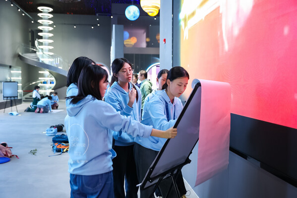欧莱雅中国升级"一代耀一代"科技女生赋能计划，构建"女科学家+青年女科技工作者+科技女生"代际赋能链路